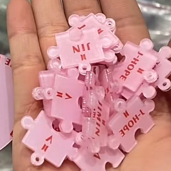 For ARMY-BTS concert freebie,fan made ,heart and puzzle acrylic, DIY keychain accessories(preorder12-15days )