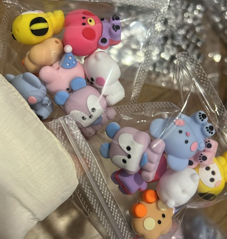 Cute Collectible Figure – BT21 Style Fan Toy